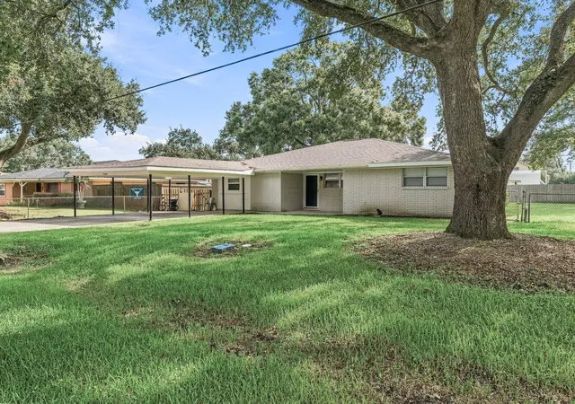 Photo 3 of Single family home for sale at 15589 San Jacinto St, Hamshire, TX 77622 | MLS# 93819932 | Listing updated on 2026-10-05