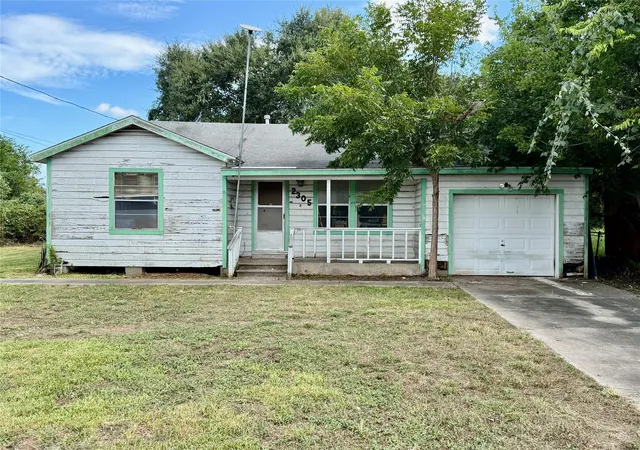 Photo 1 of Single family home for sale at 2305 Main St, La Marque, TX 77568 | MLS# 18409884 | Listing updated on 2026-09-25