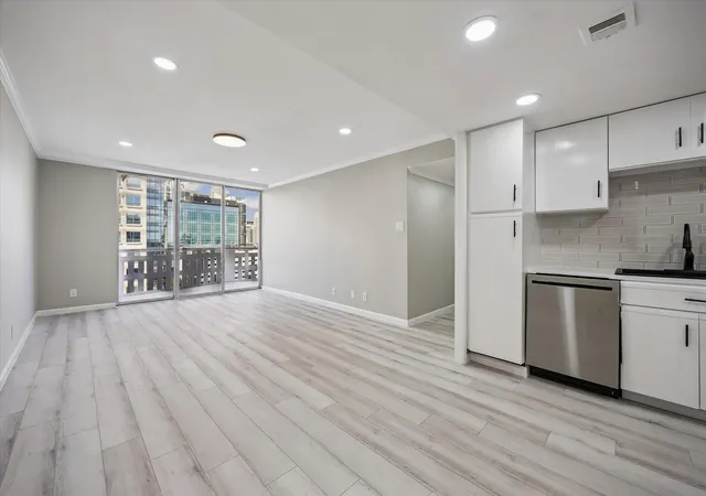 Photo 3 of Condo for sale at 2016 Main St #903, Houston, TX 77002 | MLS# 57504207 | Listing updated on 2026-09-03