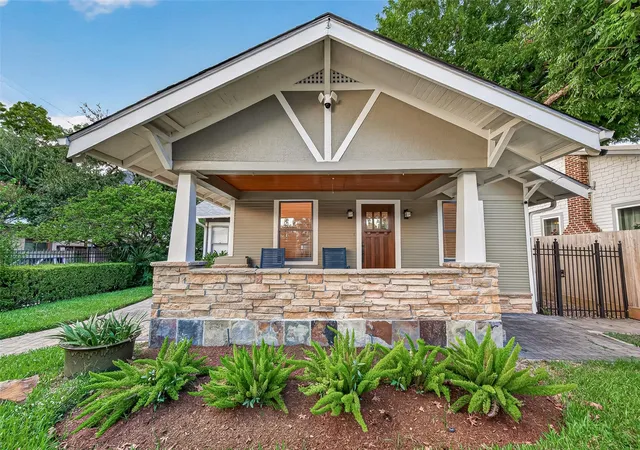 Photo 1 of Single family home for sale at 1124 Bomar St, Houston, TX 77006 | MLS# 84354604 | Listing updated on 2026-09-13