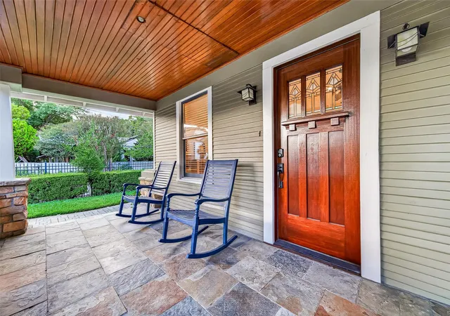 Photo 4 of Single family home for sale at 1124 Bomar St, Houston, TX 77006 | MLS# 84354604 | Listing updated on 2026-09-13