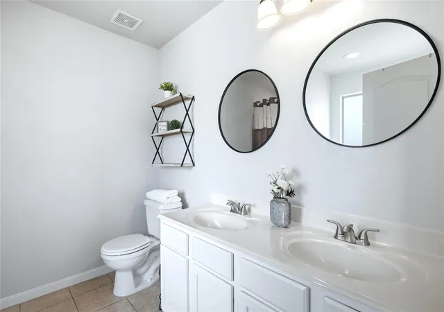 Photo 4 of Single family home for sale at 8947 Summerset Meadow Ct, Houston, TX 77075 | MLS# 40703417 | Listing updated on 2026-10-08