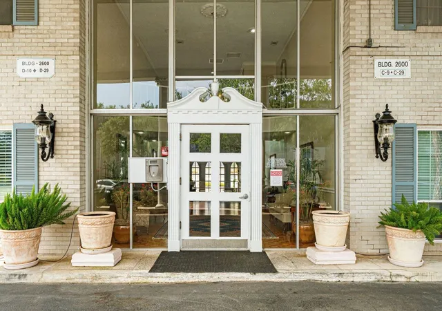 Photo 2 of Condo for sale at 2600 Bellefontaine St #D12, Houston, TX 77025 | MLS# 76549157 | Listing updated on 2026-09-23