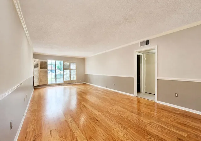 Photo 4 of Condo for sale at 2600 Bellefontaine St #D12, Houston, TX 77025 | MLS# 76549157 | Listing updated on 2026-09-23