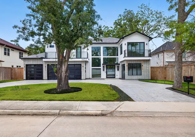 Photo 3 of Single family home for sale at 1432 Bingle Rd, Houston, TX 77055 | MLS# 31000853 | Listing updated on 2026-09-19