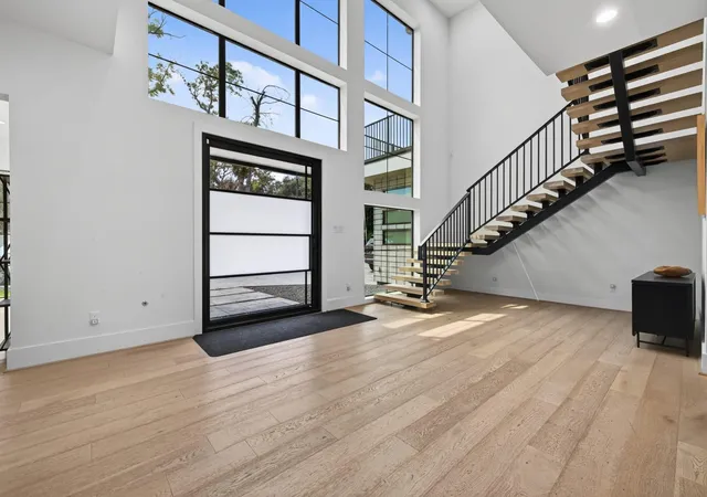 Photo 3 of Single family home for sale at 1432 Bingle Rd, Houston, TX 77055 | MLS# 31000853 | Listing updated on 2026-09-19