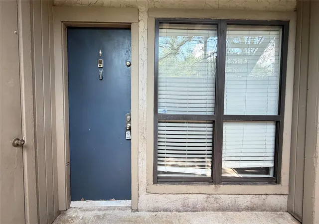 Photo 1 of Townhouse for sale at 5711 Sugar Hl Dr #39, Houston, TX 77057 | MLS# 32336877 | Listing updated on 2026-09-11