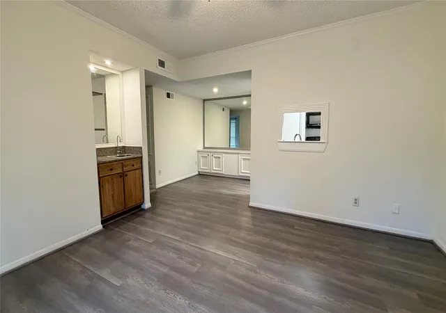Photo 3 of Townhouse for sale at 5711 Sugar Hl Dr #39, Houston, TX 77057 | MLS# 32336877 | Listing updated on 2026-09-11