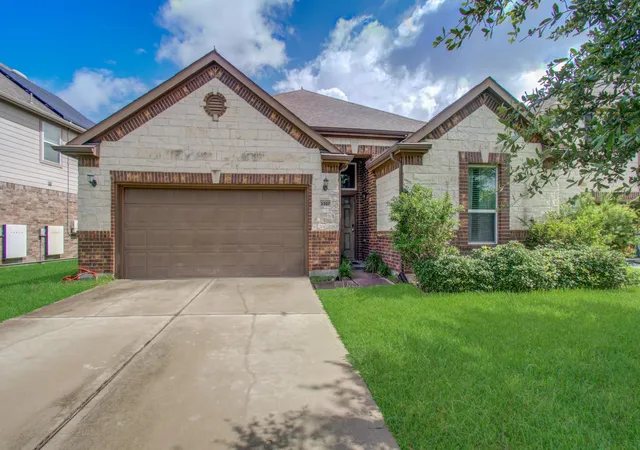 Photo 2 of Single family home for sale at 3307 Havenwood Chase Ln, Pearland, TX 77584 | MLS# 26904663 | Listing updated on 2026-09-11
