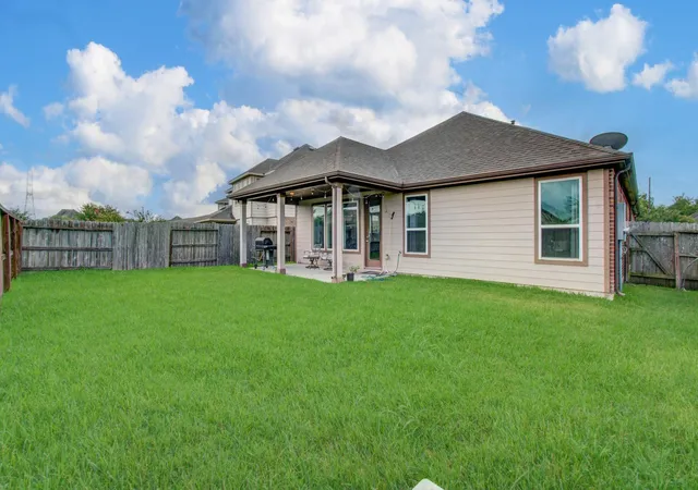 Photo 3 of Single family home for sale at 3307 Havenwood Chase Ln, Pearland, TX 77584 | MLS# 26904663 | Listing updated on 2026-09-11
