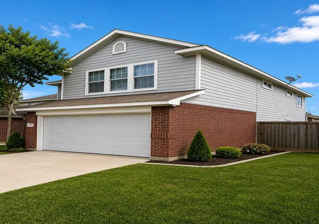 Photo 2 of Single family home for sale at 12615 Roble Ct, Houston, TX 77045 | MLS# 55322943 | Listing updated on 2026-09-09