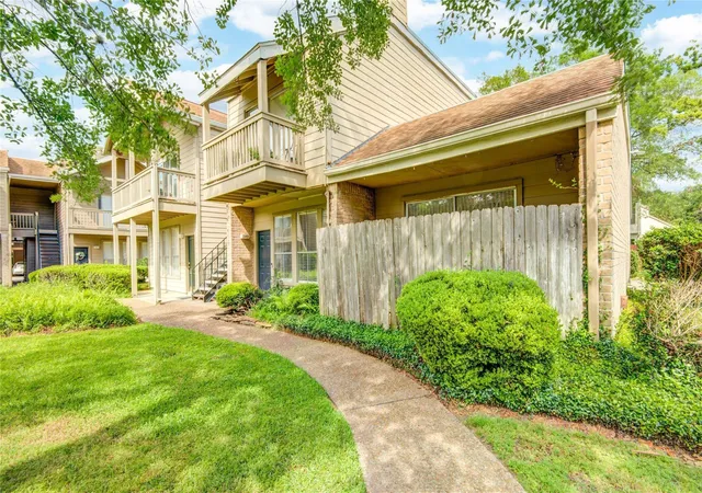 Condo for sale at 2100 Tanglewilde St #349, Houston, TX 77063 | MLS# 42183593