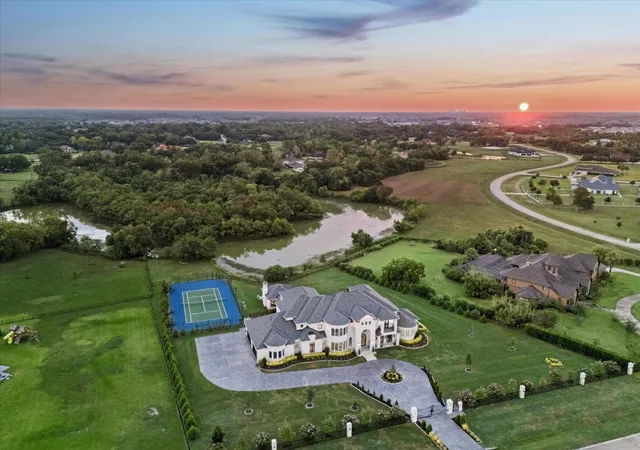 Photo 2 of Mansion for sale at 7826 Lakebrook Dr, Missouri City, TX 77459 | MLS# 42433911 | Listing updated on 2026-09-10