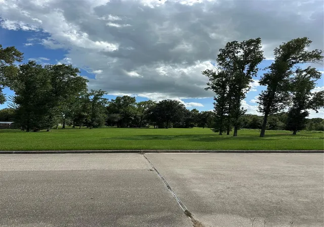 Photo 2 of Sale Pending at 1 Lovers Ln, Dayton, TX 77535 | MLS# 39720969 | Listing updated on 2026-10-09