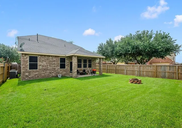 Photo 2 of Single family home for sale at 5201 Pale Sage Ln, Rosharon, TX 77583 | MLS# 45993852 | Listing updated on 2026-09-04