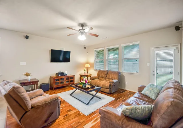 Photo 3 of Single family home for sale at 5201 Pale Sage Ln, Rosharon, TX 77583 | MLS# 45993852 | Listing updated on 2026-09-04