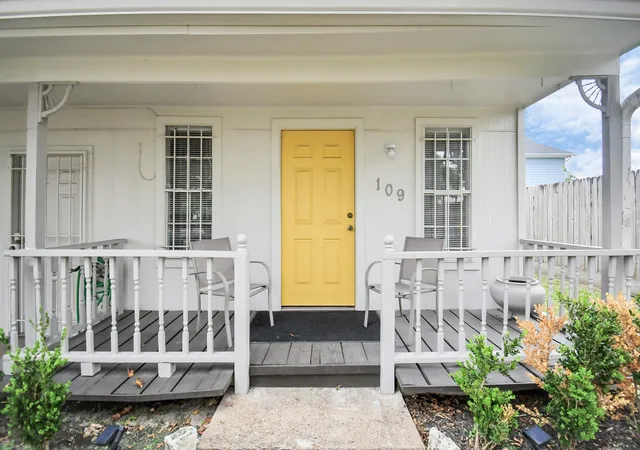 Photo 3 of Single family home for sale at 109 Amundsen St, Houston, TX 77009 | MLS# 98728186 | Listing updated on 2026-09-11