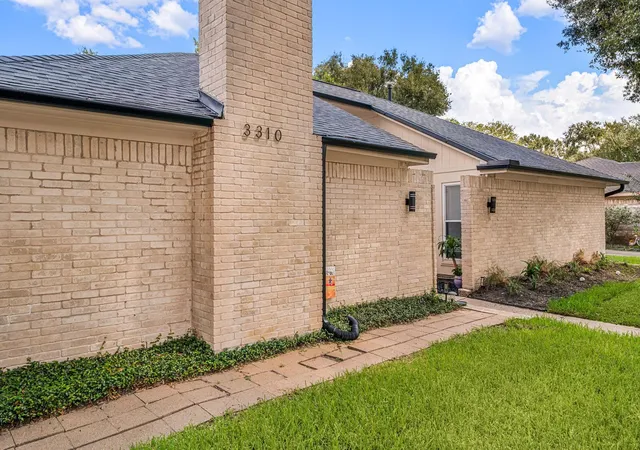 Photo 3 of Single family home for sale at 3310 Meadowcreek Dr, Missouri City, TX 77459 | MLS# 25583093 | Listing updated on 2026-09-19
