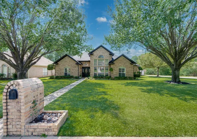Photo 2 of Single family home for sale at 1318 Spring Branch Dr, Tyler, TX 75703 | MLS# 62562428 | Listing updated on 2026-10-02