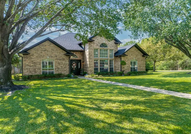Photo 3 of Single family home for sale at 1318 Spring Branch Dr, Tyler, TX 75703 | MLS# 62562428 | Listing updated on 2026-10-02