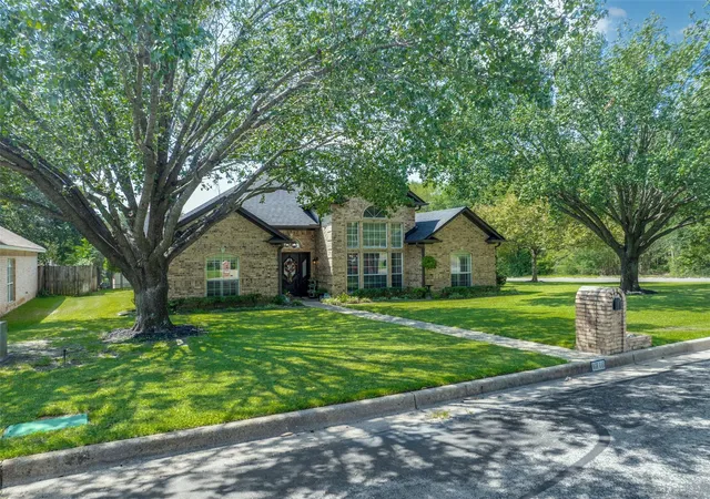 Photo 3 of Single family home for sale at 1318 Spring Branch Dr, Tyler, TX 75703 | MLS# 62562428 | Listing updated on 2026-10-02
