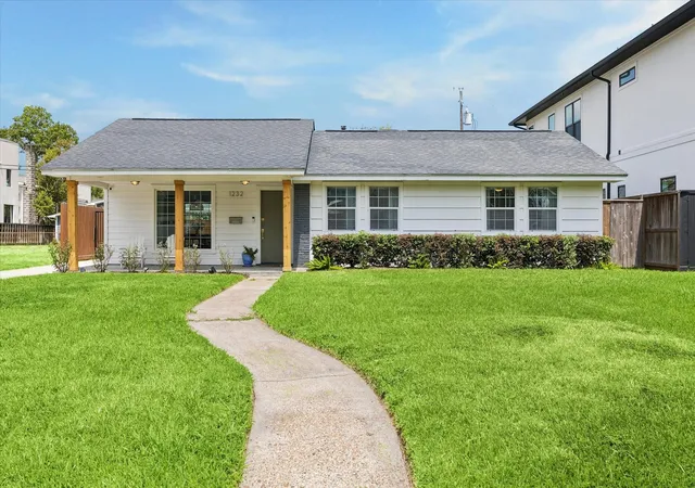 Single family home for sale at 1232 Chantilly Ln, Houston, TX 77018 | MLS# 56530123 | Listing updated on 2026-09-22