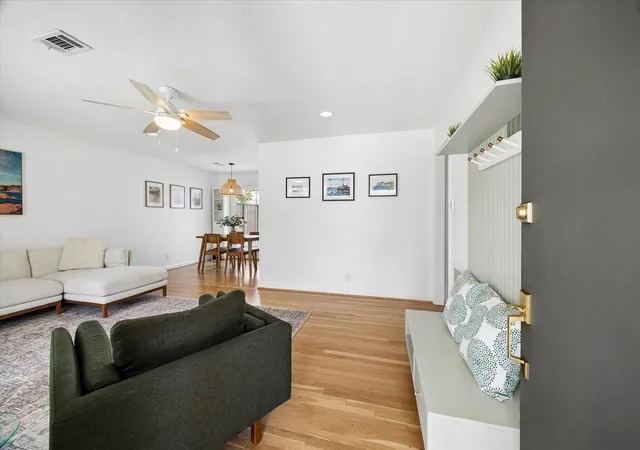 Photo 1 of Single family home for sale at 1232 Chantilly Ln, Houston, TX 77018 | MLS# 56530123 | Listing updated on 2026-09-22