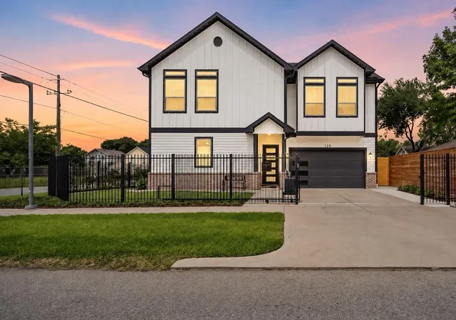 Single family home for sale at 120 Adams St, Houston, TX 77011 | MLS# 21929276