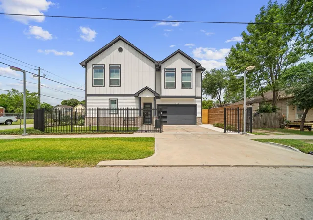 Photo 2 of Single family home for sale at 120 Adams St, Houston, TX 77011 | MLS# 21929276 | Listing updated on 2026-09-19