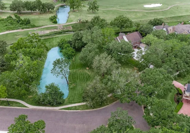 Photo 2 of Single family home for sale at 25 The Oval St, Sugar Land, TX 77479 | MLS# 63890077 | Listing updated on 2026-10-04
