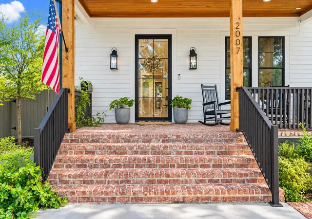Photo 3 of Single family home for sale at 2007 Gardenia Dr, Houston, TX 77018 | MLS# 26930751 | Listing updated on 2026-09-20