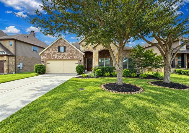Photo 3 of Single family home for sale at 674 Cumberland Ridge Ln, League City, TX 77573 | MLS# 16059627 | Listing updated on 2026-10-10