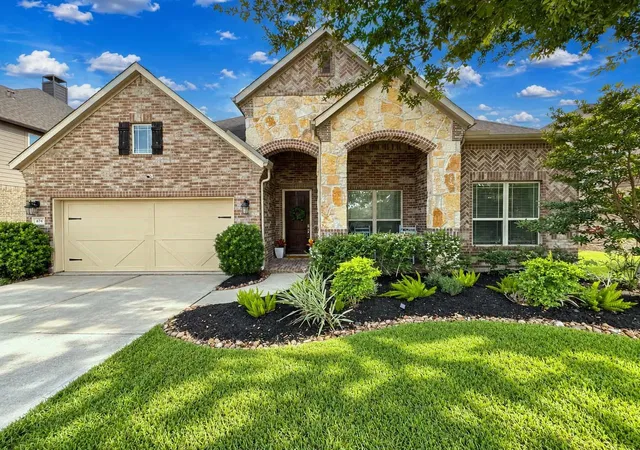 Photo 3 of Single family home for sale at 674 Cumberland Ridge Ln, League City, TX 77573 | MLS# 16059627 | Listing updated on 2026-10-10