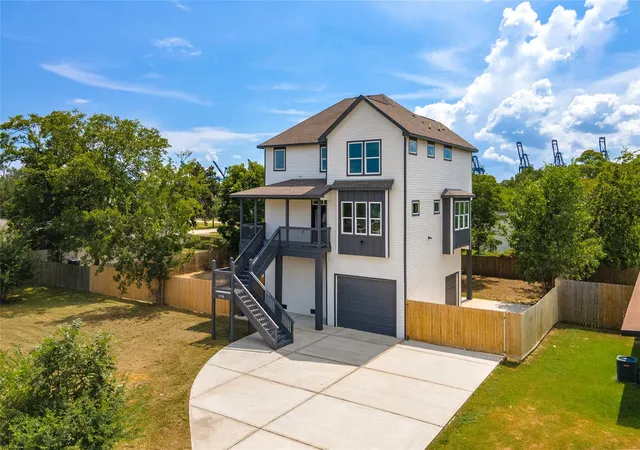 Photo 1 of Single family home for sale at 607 E Forest Ave, La Porte, TX 77571 | MLS# 82135355 | Listing updated on 2026-09-12