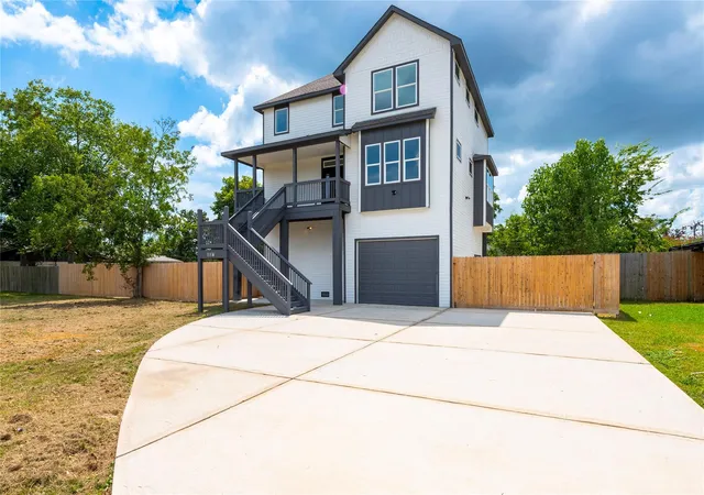 Photo 2 of Single family home for sale at 607 E Forest Ave, La Porte, TX 77571 | MLS# 82135355 | Listing updated on 2026-09-12