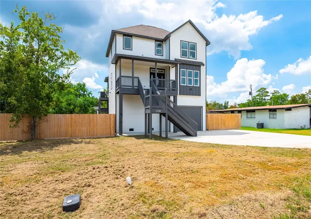 Photo 3 of Single family home for sale at 607 E Forest Ave, La Porte, TX 77571 | MLS# 82135355 | Listing updated on 2026-09-12