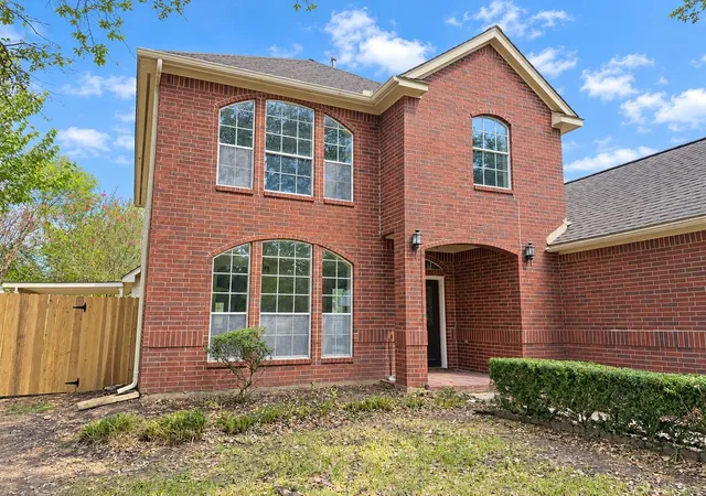 Photo 2 of Single family home for sale at 206 Hartwood Ct, Sugar Land, TX 77479 | MLS# 38283903 | Listing updated on 2026-10-04