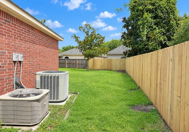 Photo 3 of Single family home for sale at 206 Hartwood Ct, Sugar Land, TX 77479 | MLS# 38283903 | Listing updated on 2026-10-04
