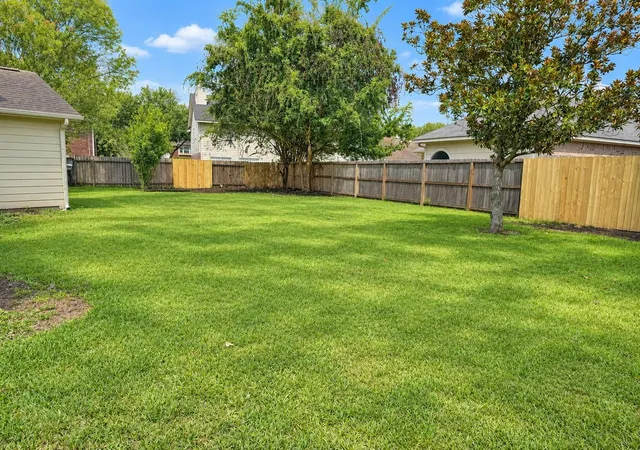 Photo 3 of Single family home for sale at 206 Hartwood Ct, Sugar Land, TX 77479 | MLS# 38283903 | Listing updated on 2026-10-04