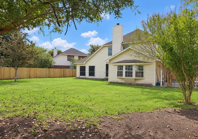 Photo 4 of Single family home for sale at 206 Hartwood Ct, Sugar Land, TX 77479 | MLS# 38283903 | Listing updated on 2026-10-04