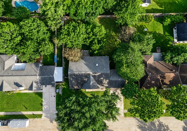 Photo 2 of Single family home for sale at 1208 Piney Woods Dr, Friendswood, TX 77546 | MLS# 39044104 | Listing updated on 2026-09-05