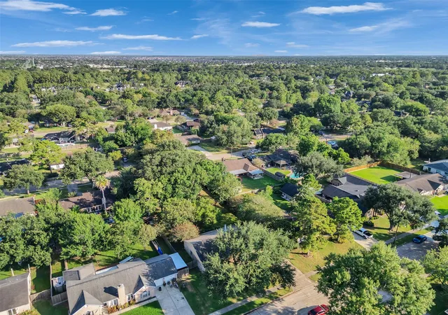 Photo 3 of Single family home for sale at 1208 Piney Woods Dr, Friendswood, TX 77546 | MLS# 39044104 | Listing updated on 2026-09-05