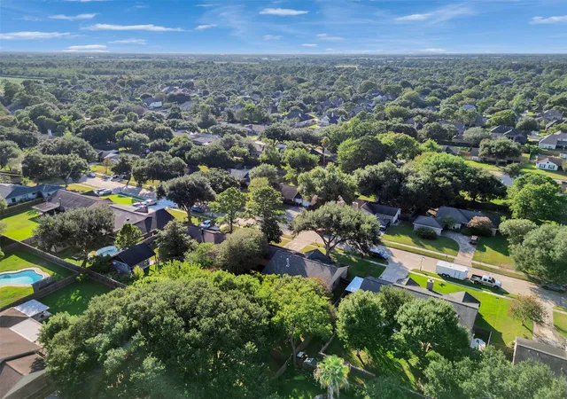 Photo 4 of Single family home for sale at 1208 Piney Woods Dr, Friendswood, TX 77546 | MLS# 39044104 | Listing updated on 2026-09-05