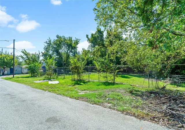 Photo 1 of Land for sale at 4412 Hare St, Houston, TX 77020 | MLS# 42703099 | Listing updated on 2026-09-09