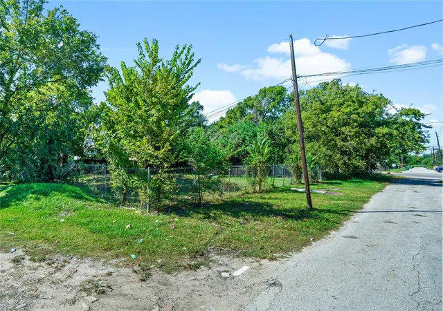 Photo 2 of Land for sale at 4412 Hare St, Houston, TX 77020 | MLS# 42703099 | Listing updated on 2026-09-09
