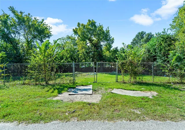 Photo 3 of Land for sale at 4412 Hare St, Houston, TX 77020 | MLS# 42703099 | Listing updated on 2026-09-09