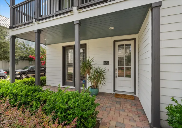 Photo 3 of Sale Pending at 8743 Oak Kolbe Ln, Houston, TX 77080 | MLS# 20972880 | Listing updated on 2026-10-08