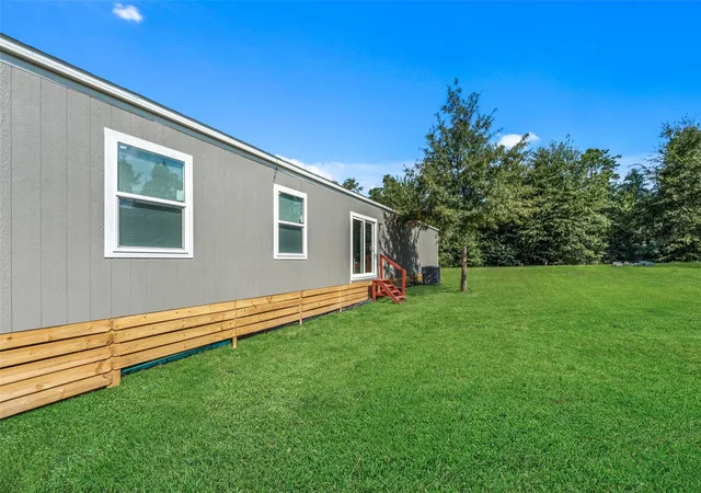 Photo 3 of Single family home for sale at 283 W Lone Oak, Onalaska, TX 77360 | MLS# 45622296 | Listing updated on 2026-09-12