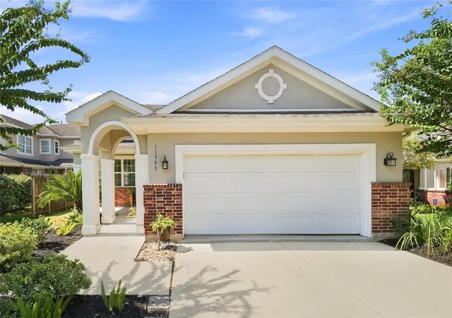 Photo 1 of Single family home for sale at 11743 Champions Gate Dr, Dayton, TX 77535 | MLS# 33126983 | Listing updated on 2026-09-15
