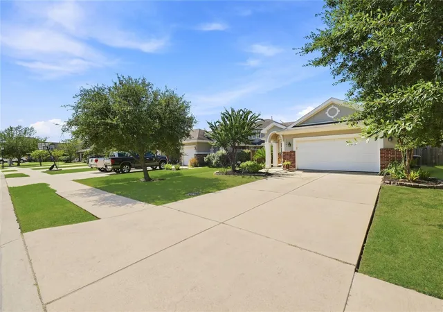 Photo 2 of Single family home for sale at 11743 Champions Gate Dr, Dayton, TX 77535 | MLS# 33126983 | Listing updated on 2026-09-15